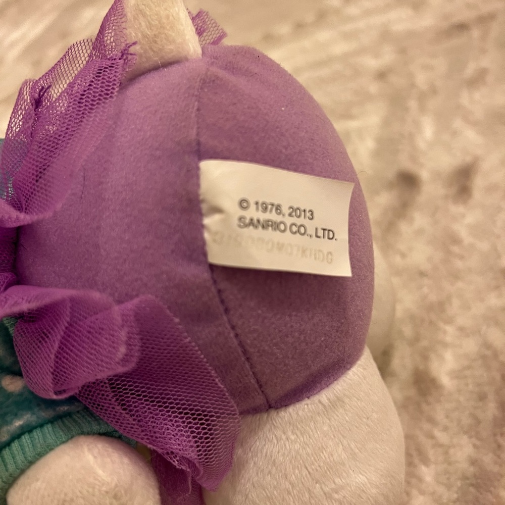 Hello Kitty Plush - Picture 3 of 5